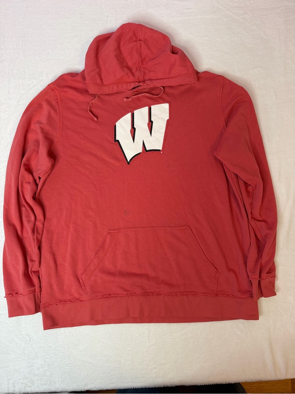 Wisconsin Badgers Distressed Hoodie 2XL Red NCAA Raw Hem Sweatshirt FLAW - Picture 2 of 6